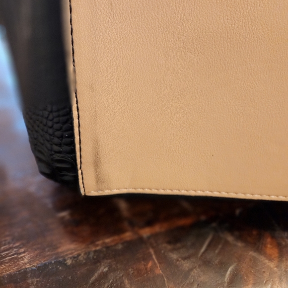 Kate Landry Elegant Black Crocodile Tote Bag Tan Handles End Pockets - Picture 6 of 16